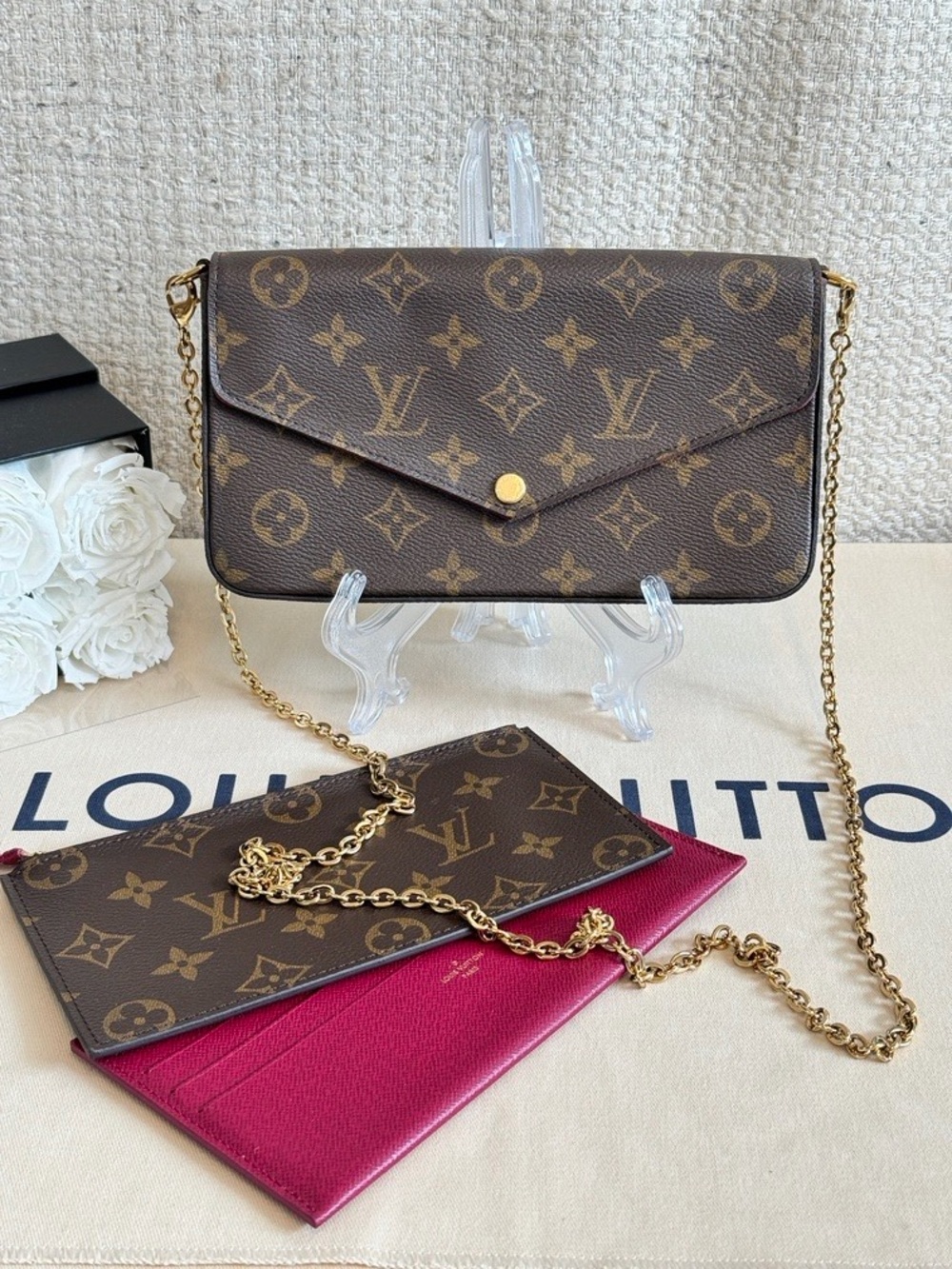Louis Vuitton Felicie Pochette in Monogram Canvas with gold chain strap - Picture 2 of 7